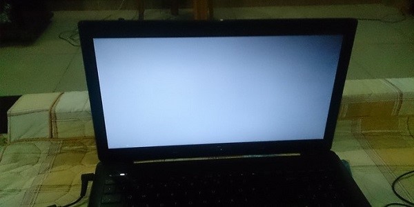 màn hình máy tính bị tối mờ