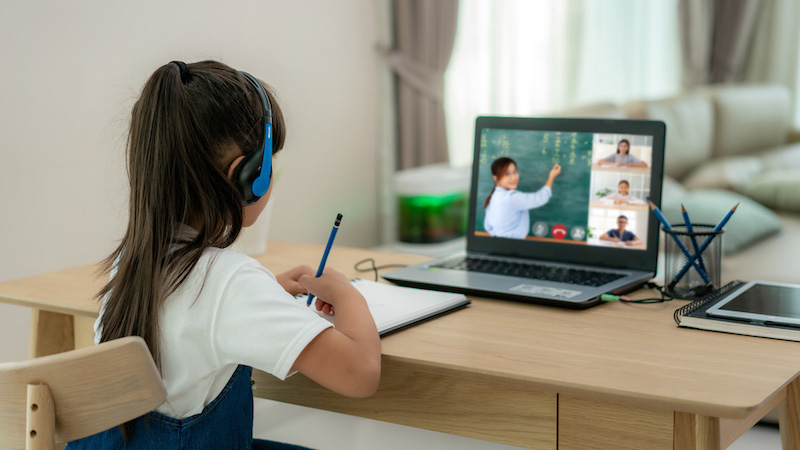 Lựa chọn mẫu laptop cho các bé học online tại nhà phù hợp vớ