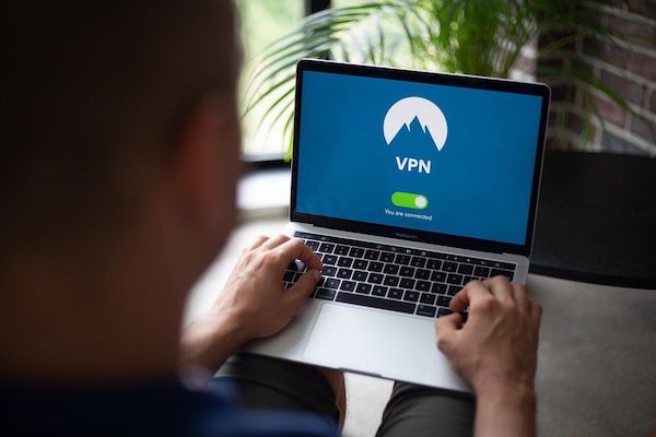 Tại sao bạn nên có VPN trong máy tính