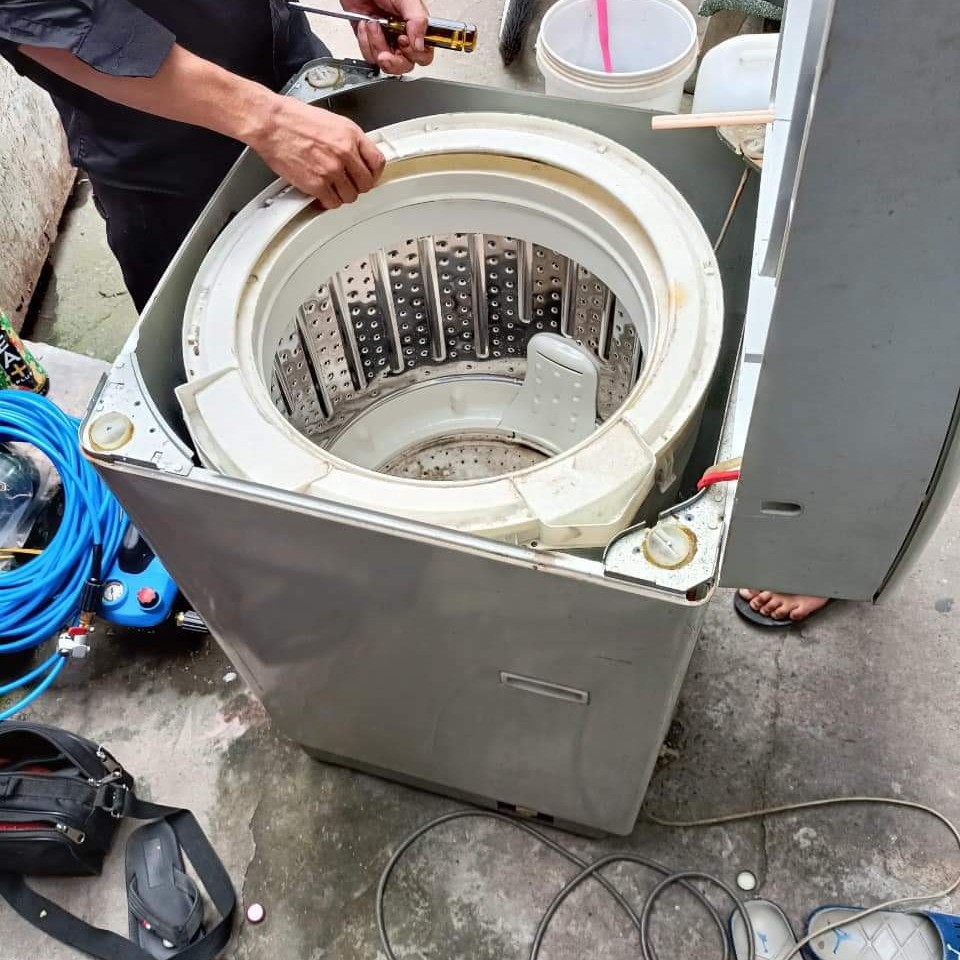 Vệ sinh máy giặt tại nhà Tân Kiểng